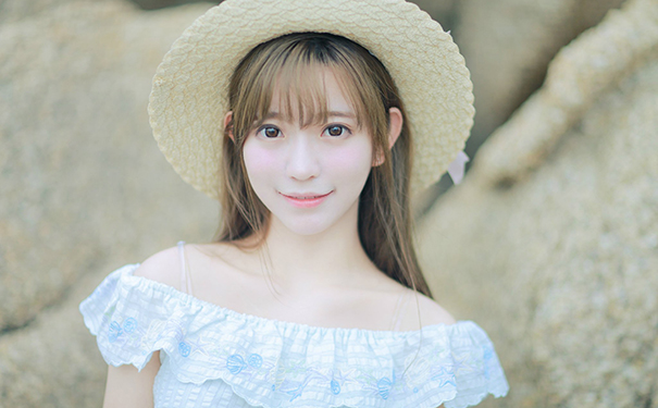 胸部一大一小怎么回事？乳房不对称怎么办？(1)