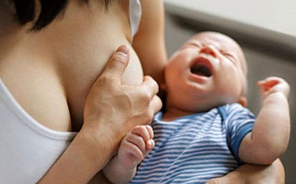母乳的颜色应该是什么颜色？母乳的颜色很淡是不是没有营养？(1)