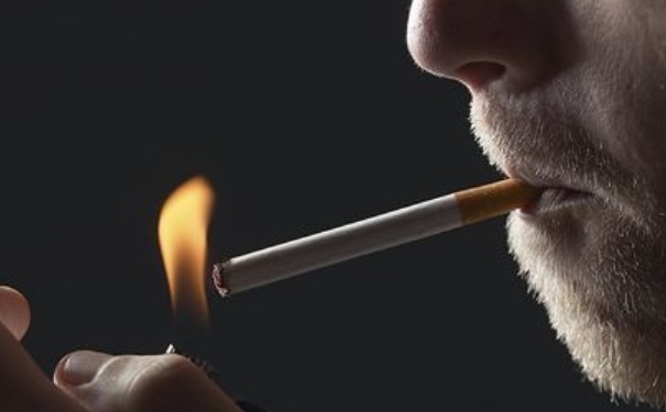 吃饭后抽烟的危害有哪些？吃饭