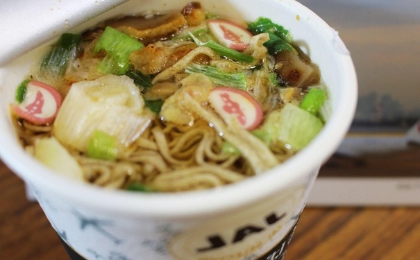 吃泡面喝牛奶可以吗？泡面和牛奶可以一起吃吗？(1)
