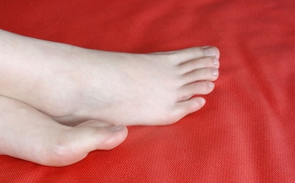 脚痒脱皮起水泡怎么办？脚痒起皮怎么办才好？[图]