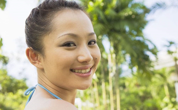 牙齿发黄怎么办？牙齿变白有哪些方法？(1)