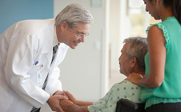 预防肝肿瘤吃什么食物好？肝肿瘤诱发因素有哪些？[图]