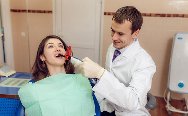 牙齿比较黄吃什么好？哪些食物能够帮你赶走黄牙？[图]