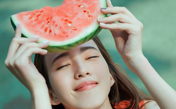 经期不能吃什么东西？女生经期不能吃什么？(1)