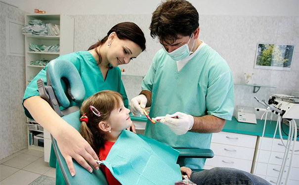 牙齿黄该怎么办？哪些食物有助于美白牙齿？(1)