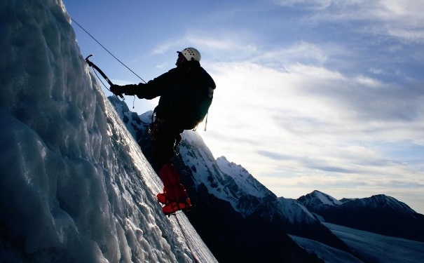 老人登山要注意什么？哪些老人不要登山？[图]