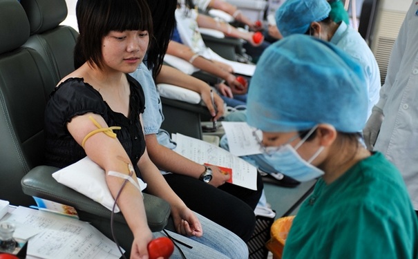 献血前喝盐水还是糖水？献血前喝盐水的作用有哪些？[图]