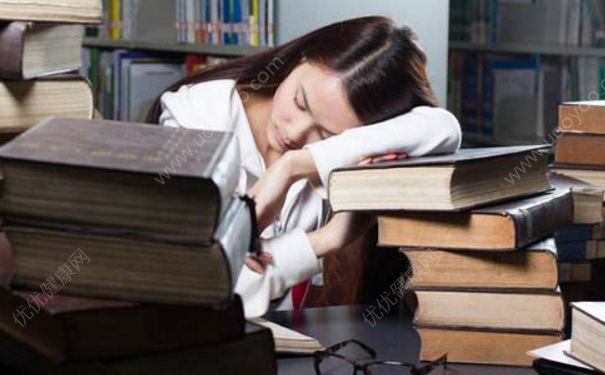 来月经前总想睡觉怎么回事？来月经前总犯困是什么原因？(1)