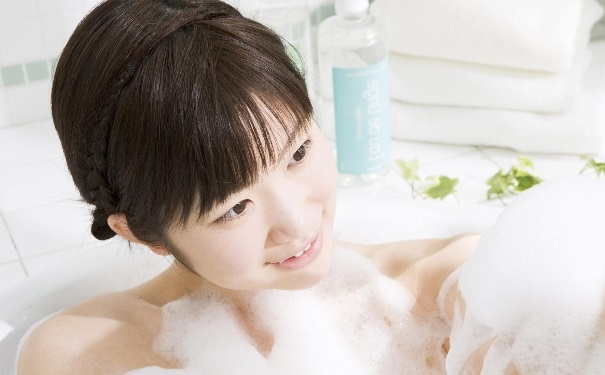 水里加什么泡澡好？水里加薄荷泡澡好吗？(1)