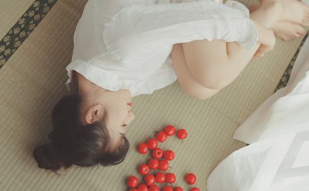 下面瘙痒疼痛怎么回事？女性下面瘙痒怎么办？(1)