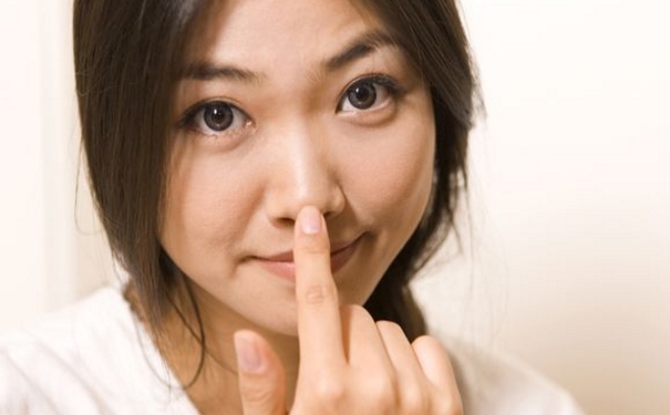 鼻子下面发红的原因及对策？鼻子下面红红的是什么原因？(1)