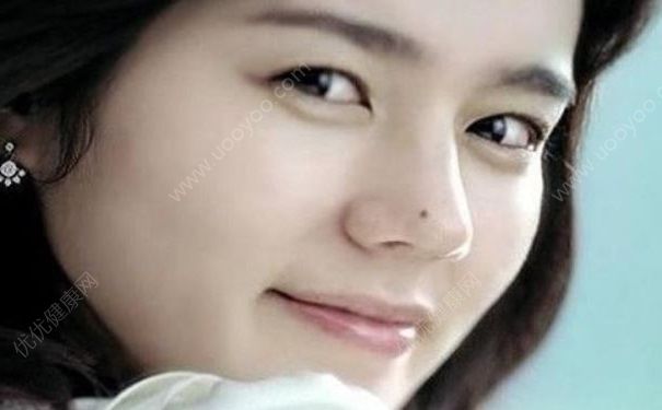 男子洗澡搓破一颗痣流血，痣被挠破了怎么办？(2)