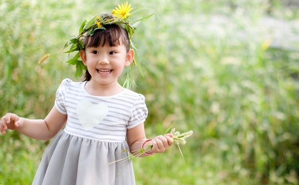 小孩比同龄人矮怎么办？孩子比同龄人矮很多怎么办？(1)