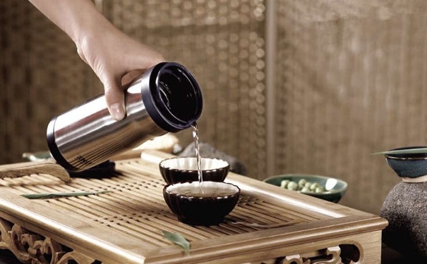 保温杯泡茶的危害有哪些？保温杯泡茶有什么危害？(1)