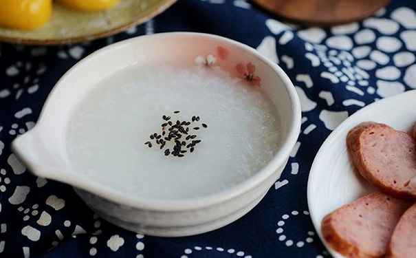 剩菜还能吃吗？剩菜剩饭的危害(1)