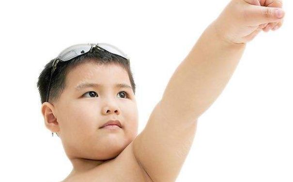 危害13万孩子的眼睛 配角膜塑形镜要注意什么？(1)