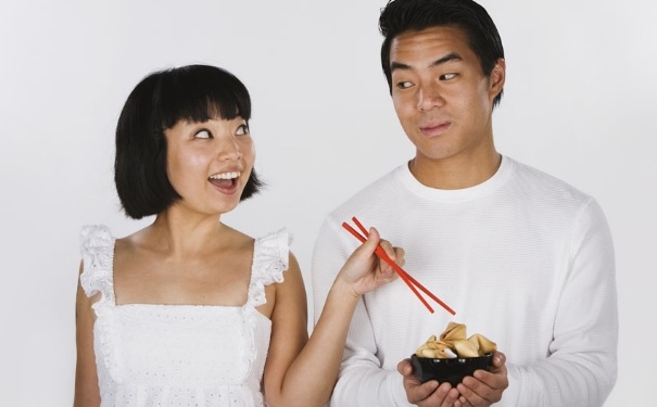 大便干燥黑色是怎么回事？大便干燥黑色什么原因？[图]