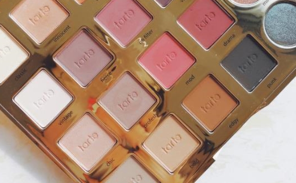 TartePro眼影盘怎么样？TartePro眼影盘试色(1)