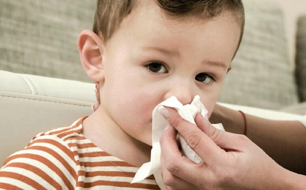 小孩冬天流鼻血是什么原因？冬天孩子流鼻血是怎么回事