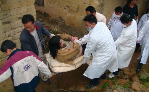 为跟女友分手装精神病，精神病是什么样子的？(2)