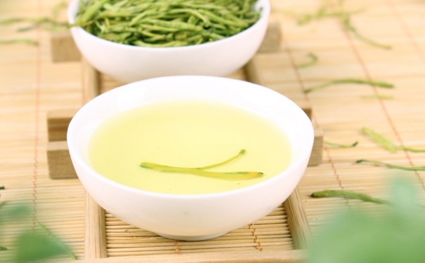 金银花能和蜂蜜一起喝吗？金银花茶能加蜂蜜一起喝吗吗？(1)