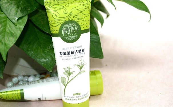 相宜本草控油消痘洁面膏多少钱？相宜本草洁面好用吗？(1)