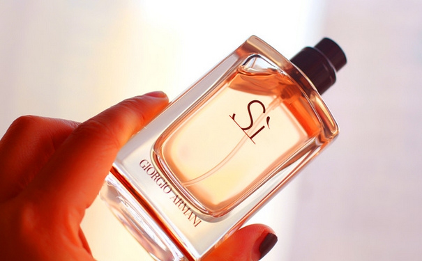 阿玛尼挚爱香水怎么样？阿玛尼挚爱女士香水适合年龄(1)