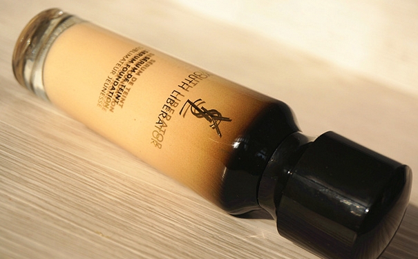 YSL粉底液哪款好？圣罗兰粉底液哪款好？(1)