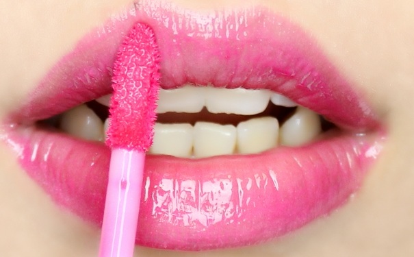 涂唇釉的正确方法是怎样？初学者怎么涂唇釉？(1)