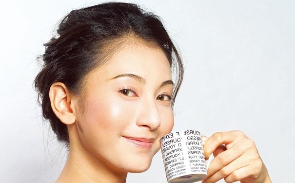 女性皮肤干燥怎么保养？女性皮肤干燥吃什么好？(1)