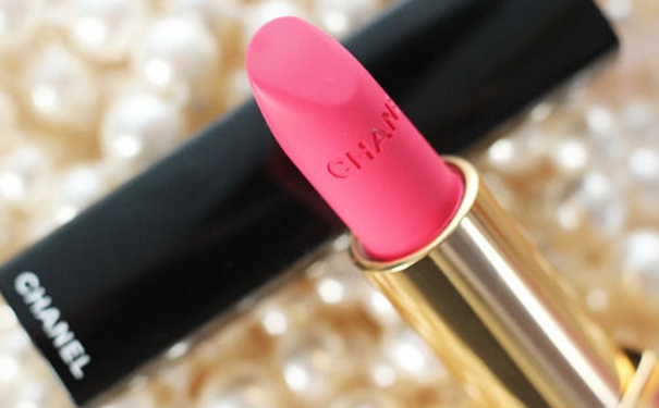 香奈儿唇膏真假如何辨别？chanel口红怎么分辨真假？(1)