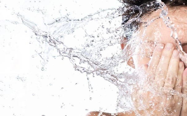 秋季皮肤补水的误区有哪些？秋季如何正确补水？(1)