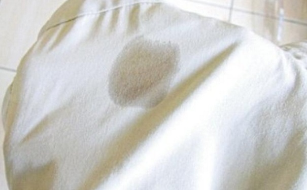 衣服上的油渍怎么洗？怎么洗掉衣服上的油渍？(1)