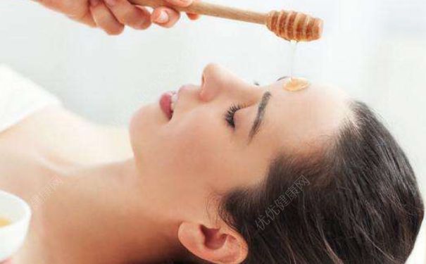 如何用蜂蜜美容？蜂蜜美容护肤小窍门(1)
