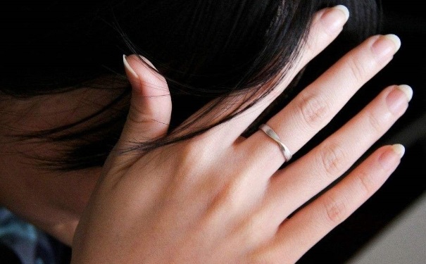 卸甲后如何保养指甲？卸甲后多久能涂甲油？(1)