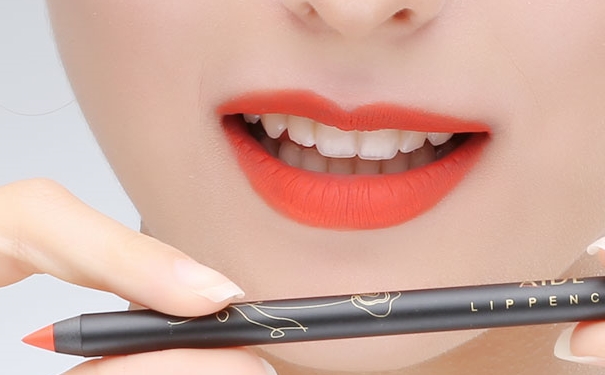 chlitina唇膏笔怎么样？克丽缇娜丝缎绒彩美唇笔试色(1)