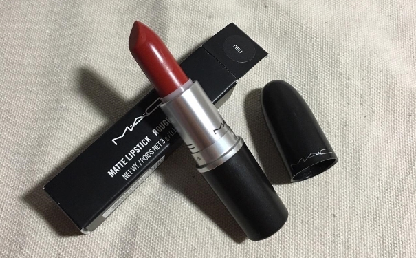 植村秀和mac哪个好？植村秀口红和mac对比(1)