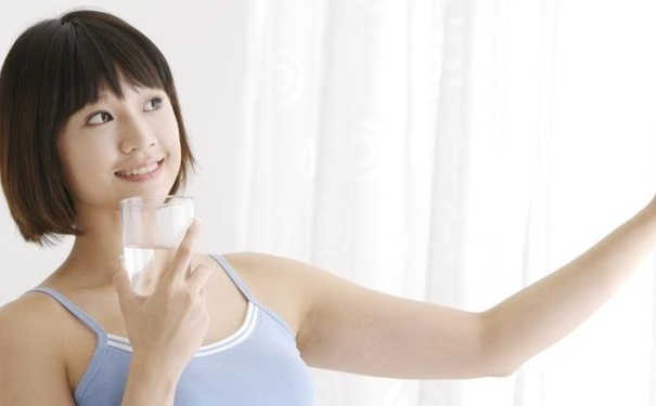 怎样喝水可以减肥？喝水减肥的方法是什么？(1)