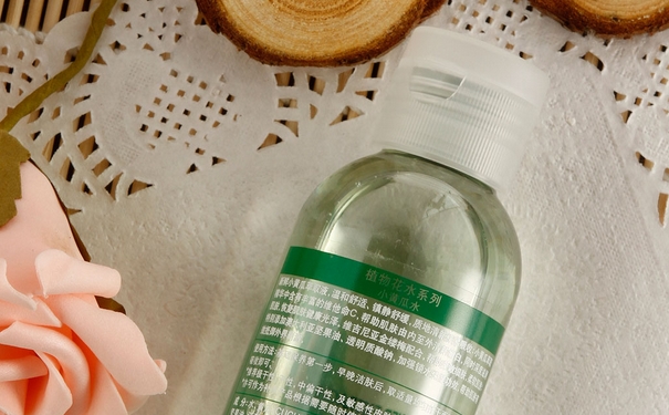 黄瓜水敷脸有什么好处？黄瓜水擦脸的好处有哪些？(1)