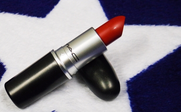 显白的口红色号有哪些？什么颜色口红显皮肤白？(1)