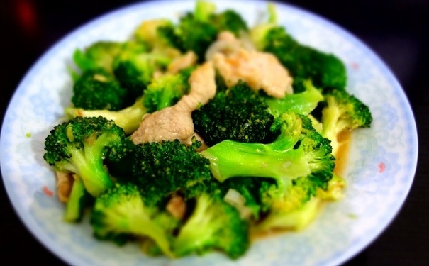 西兰花炒肉的做法是怎样的？西兰花炒肉怎么做？(1)