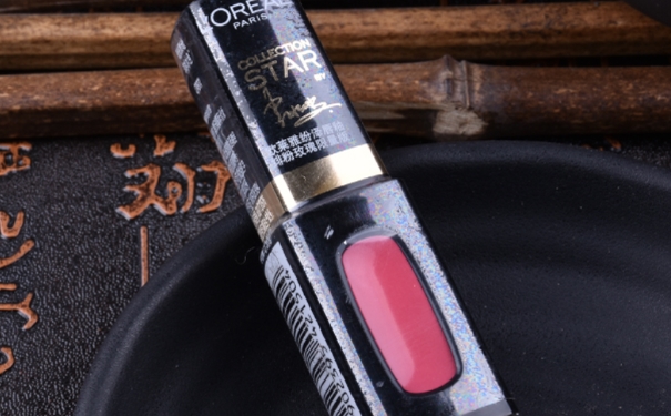 欧莱雅玫瑰限量唇釉试色 欧莱雅玫瑰限量唇釉怎么样？(1)