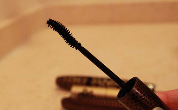 香奈儿睫毛膏多少钱？香奈儿睫毛膏专柜价(1)