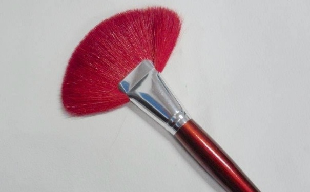 化妆刷用什么清洗液？化妆刷清洁剂哪个好？(1)