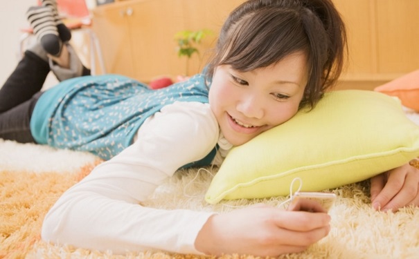 玩手机眼睛疼痛怎么办？玩手机眼睛干涩怎么缓解？(1)