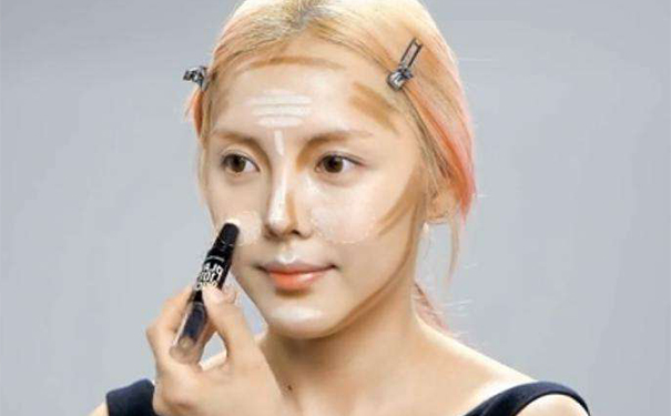 化妆时修容棒怎么用？修容棒使用方法是什么？(1)