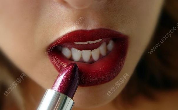 挪200万公款狂买1000支名牌口红，买口红要注意什么？(1)