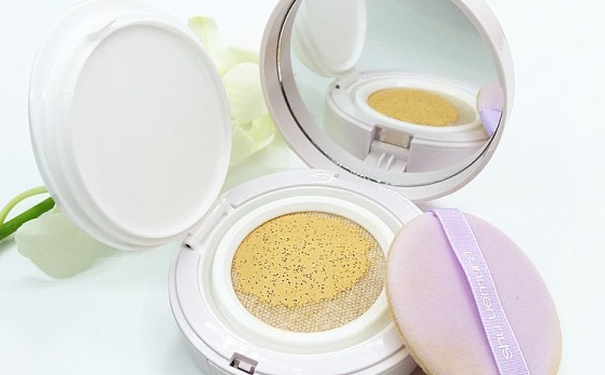 植村秀白瓷气垫粉底怎么样？植村秀白瓷气垫粉底好用吗？(1)