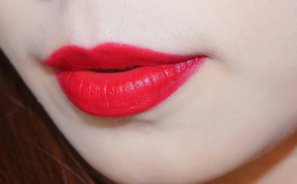 香奈儿哑光唇釉怎么样？香奈儿新款唇釉试色(1)